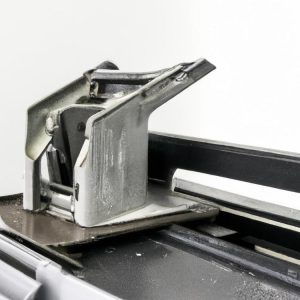 jak naprawić uginające się panele